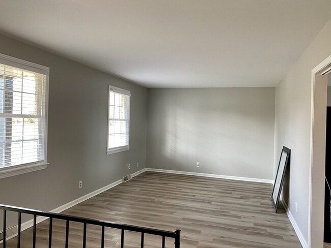 Photo - Location Location Location!!! 4bdr/2ba Split Level near Clarksville County Club!!