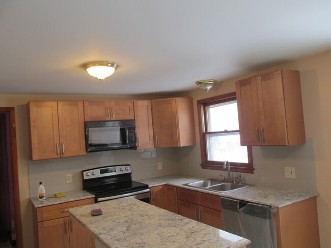 kitchen - 101 Dale Dr Unit upper