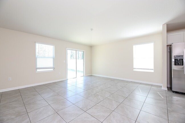 Photo - 86269 Express Ct