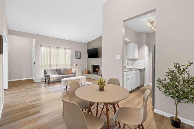 Photo - 2001 Bering Dr Unidad 8E