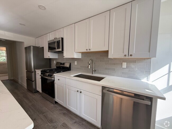 Building Photo - 5297 Washington St Unit 1 Rental