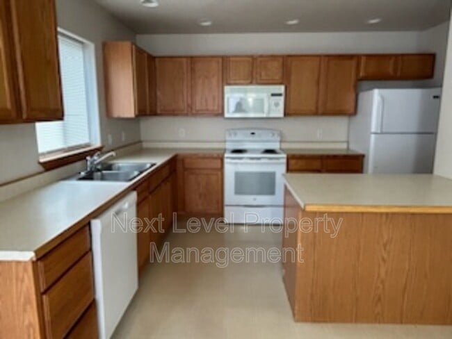 Photo - 1999 Greatview Dr