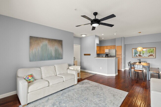 Photo - Live the Resort Lifestyle at Tides at Pelican Landing – Furnished 2BR Condo Unidad 305