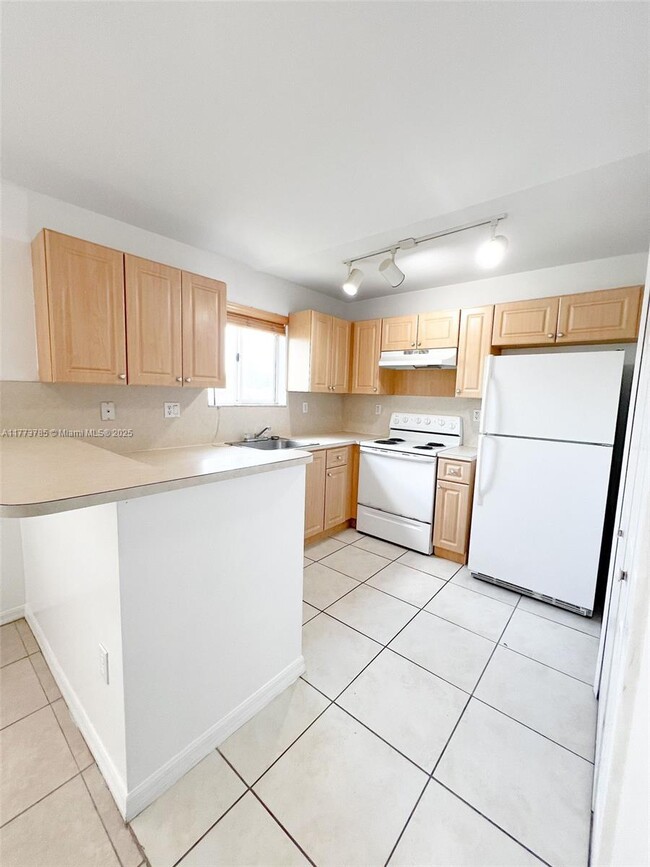 Building Photo - 2910 SE 12th Rd Unit 206-29 Rental