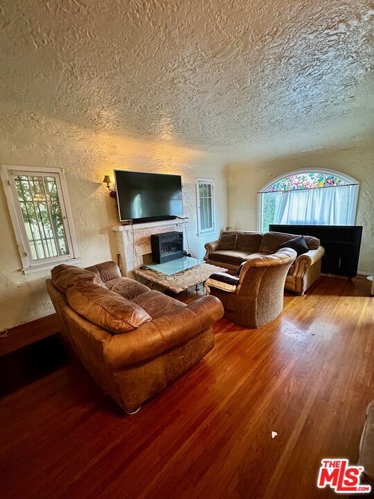 Photo - 1362 Masselin Ave