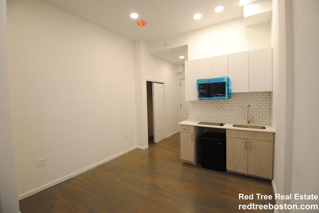 Photo - 270 Newbury St Unidad 1