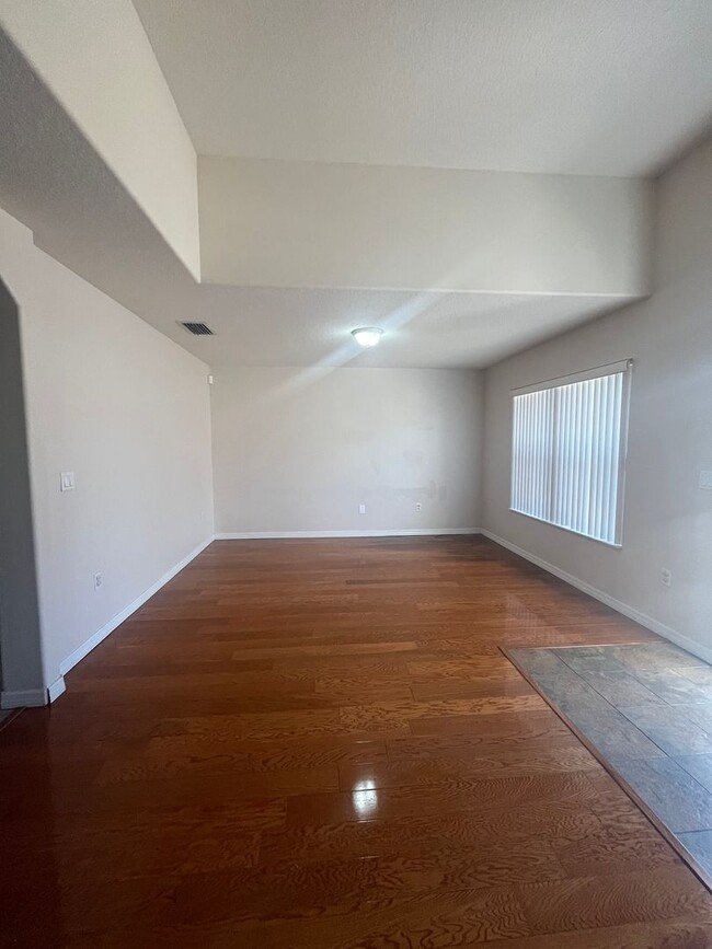 Photo - Beautiful Open Floor Plan 4 bedrom 2 Bath!