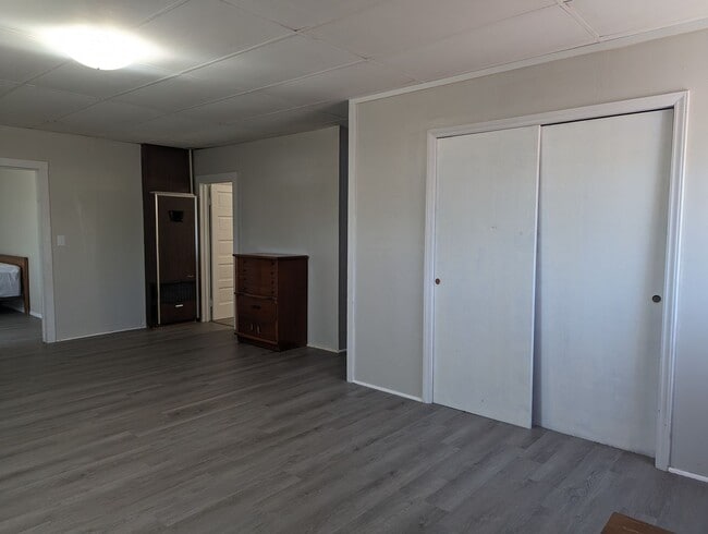 Photo - 2 BEDROOM UPSTAIRS FURNISHED APARTMENT Unit 106 E 3rd St Apt 6