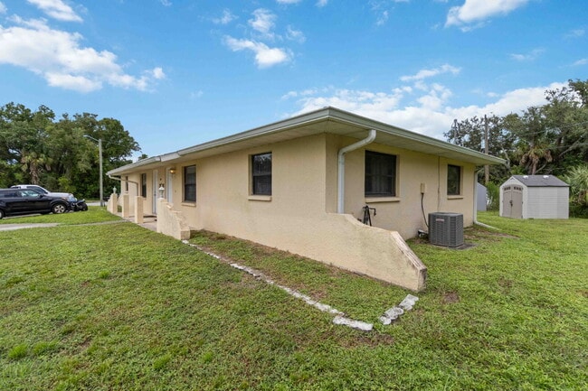 Photo - "Charming 2-Bedroom Duplex in Port Charlot... Unit B
