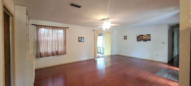 Photo - 3/2 Home in Vastavia Subdivision