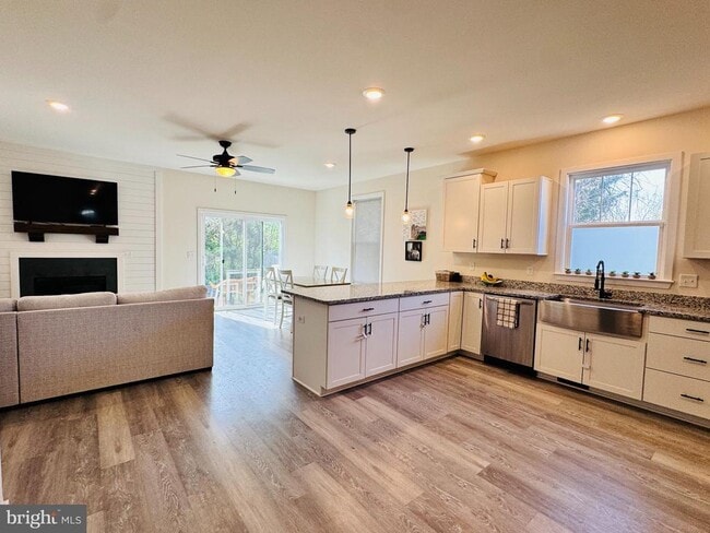 Photo - 233A Church St