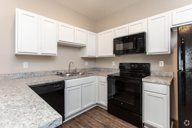 1BR, 1BA - 759 SF - The Cardinal
