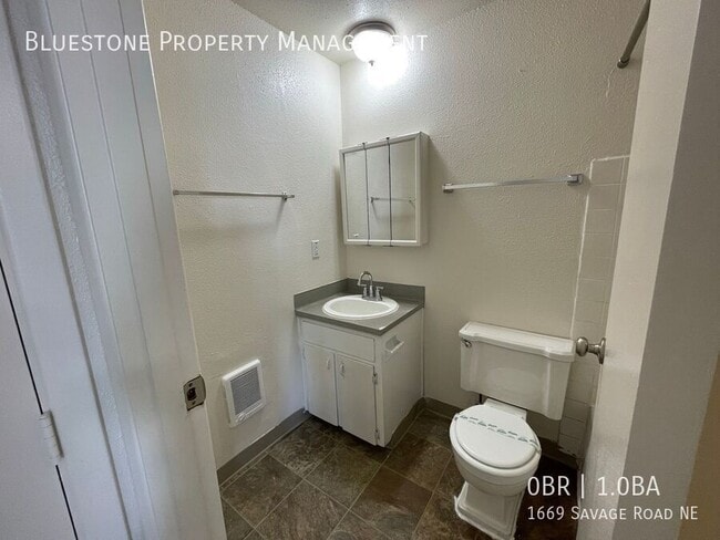 Photo - 1669 Savage Rd NE