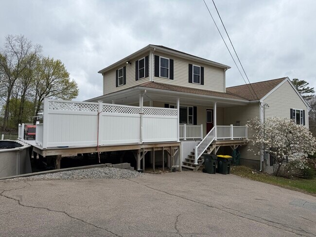 81 N Main St