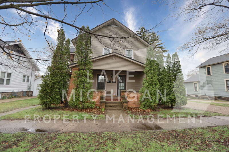 Photo - 112 8th St Unit #4