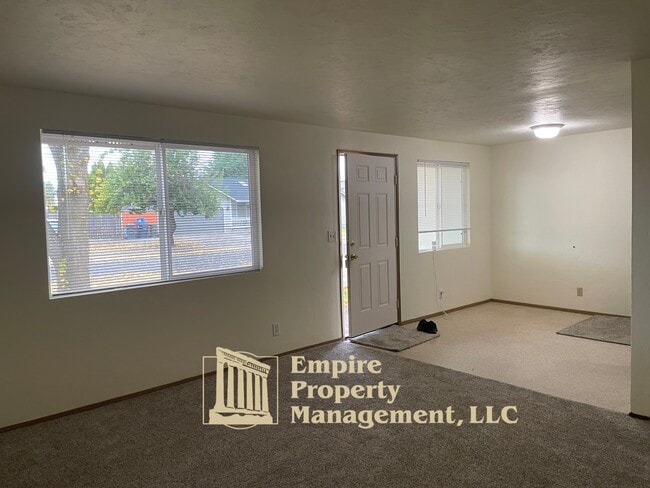 Photo - 3862 Pattison St