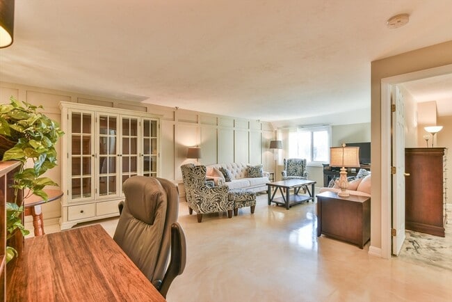 Building Photo - 44 Elm St Unit 306