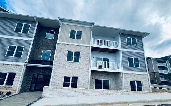 Photo - Brand New Luxury Condo - Top Floor