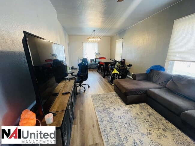 Photo - 5 bedroom, 2.5 bath home located on the We...