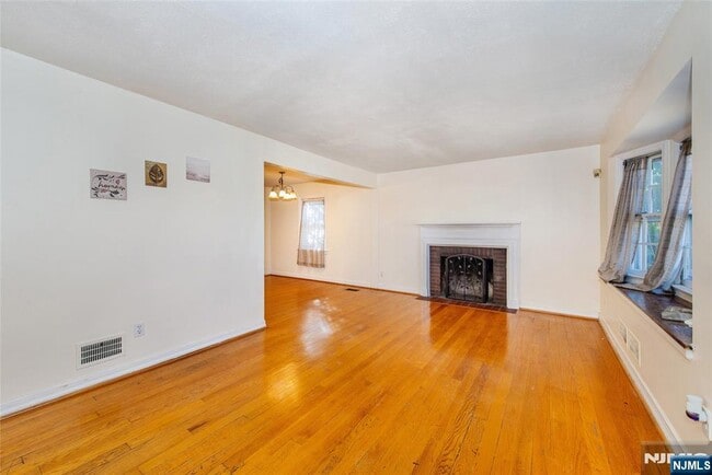 Photo - 93 Elycroft Pkwy