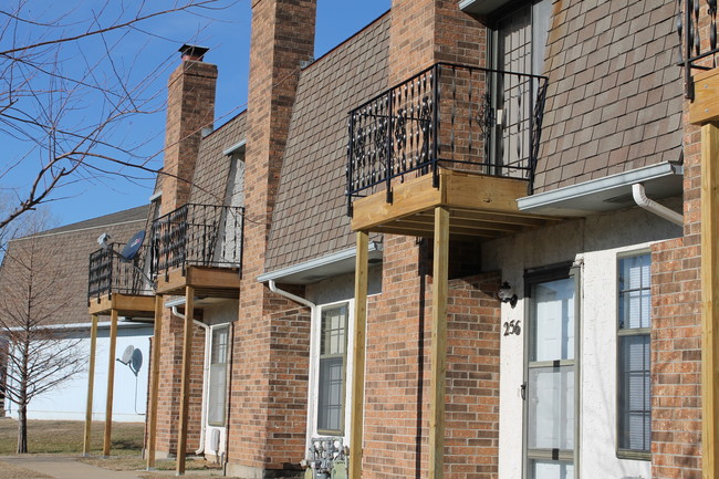 Millwood Townhomes & Apartments