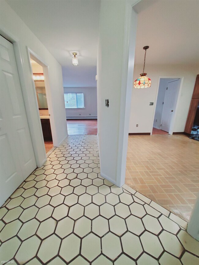 Photo - 2 br, 1 bath Condo - 47 Whitmore Ln Unit D Unidad D