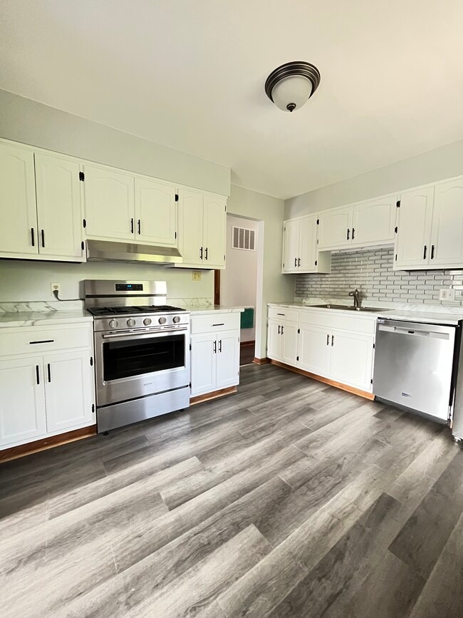 Building Photo - 3722 Crescent Dr Unit 1 Rental