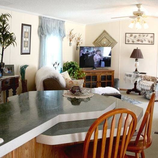 6 miles E of Altoona Rental House Rental in Altoona, IA