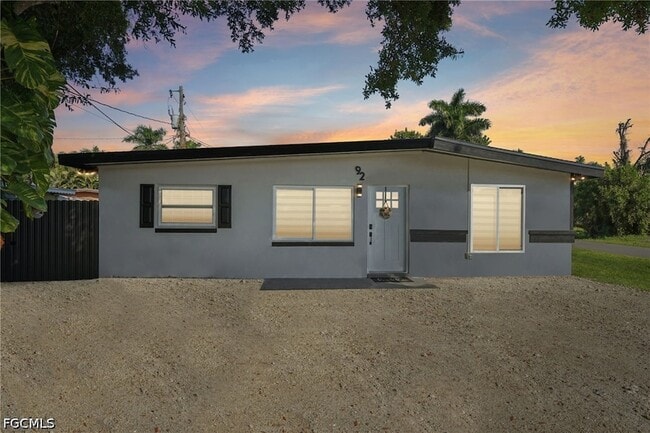 Building Photo - 92 Oak St