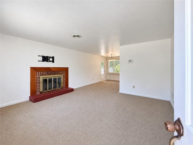 16 Sandra Dr