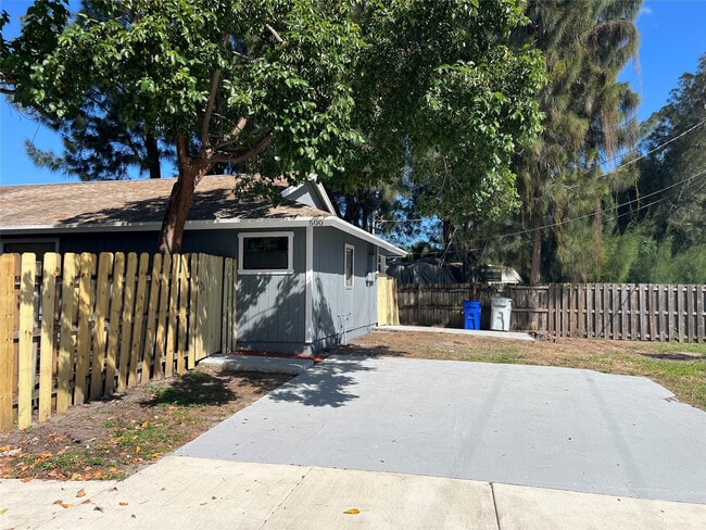 Photo - 500 NE 34th St