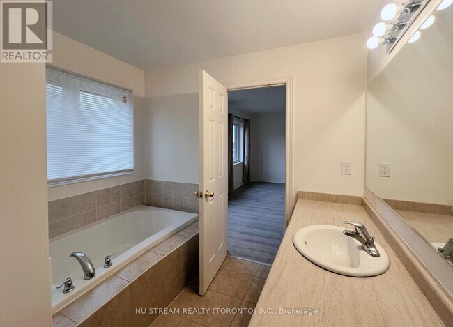 Photo - 37 Kavanagh Ave