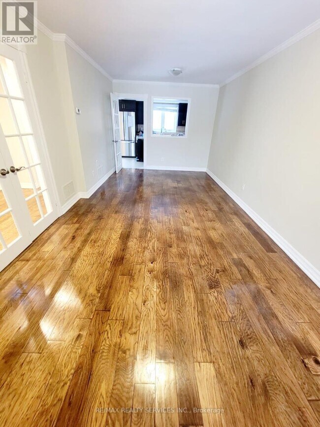 Photo - 15 Chipmunk Crescent