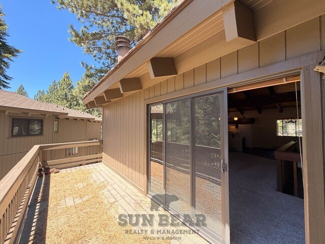 Photo - 830 Oriole Way