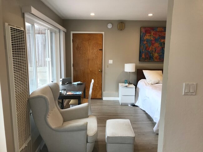 Main Room Viewed From Kitchen - 1215 43rd Ave Unit 1215