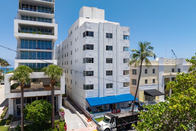 Photo - 3621 Collins Ave Apartments