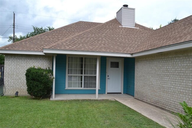 Photo - 2500 Cherrylawn Dr