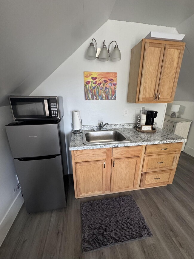 Photo - "Charming Furnished Studio Apartment Retreat in Valley Head – Cozy 300 Sq Ft!"
