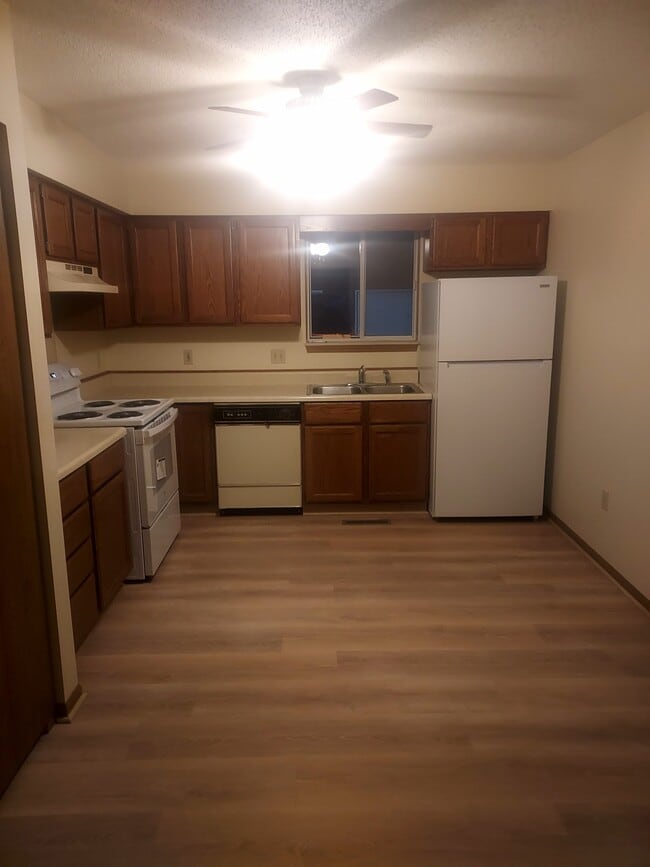 Building Photo - 4690 Hemmeter Ct Unit #1