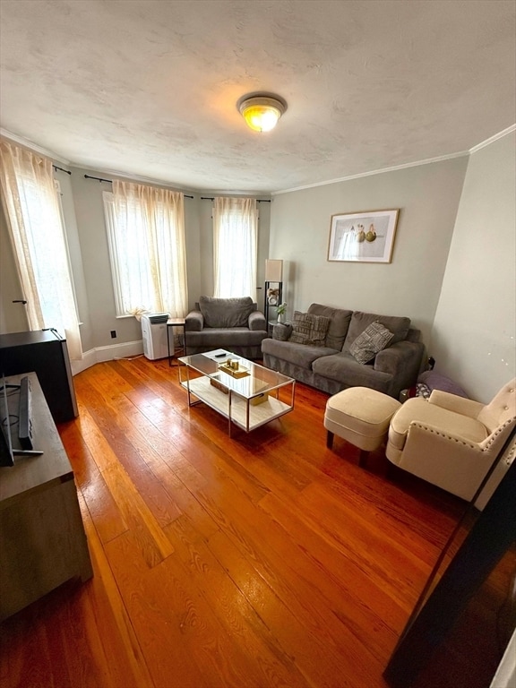 Building Photo - 667 E 8th St Unit 1