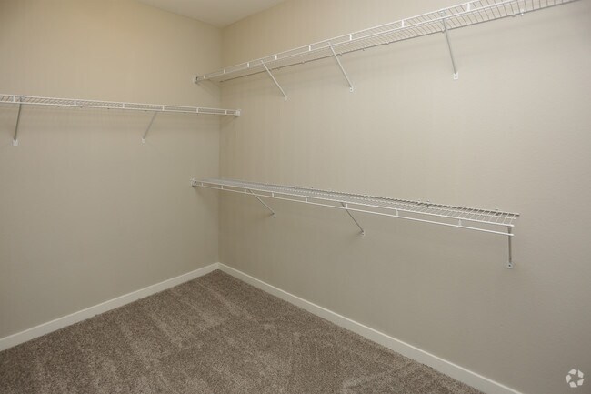 1BR, 1BA - 930 SF