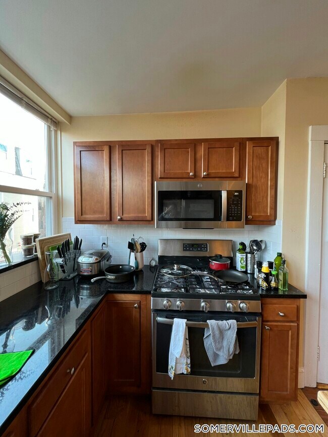 Photo - 332 Beacon St Unit 2