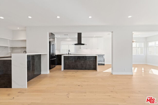 Photo - 153 S Palm Dr Unit PH