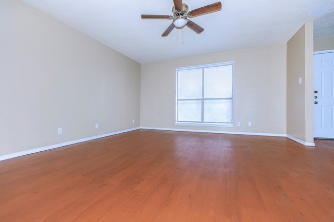 Photo - Vintage Square Apartments, McAllen, TX