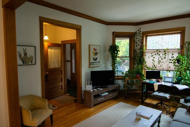 Building Photo - 3916 N Kildare Ave Unit 1