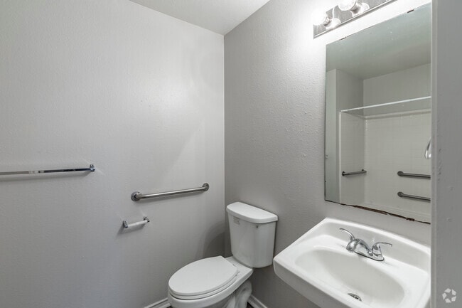 2BR, 1BA - 753SF