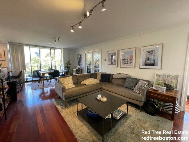 Building Photo - 70 Park St Unit 65