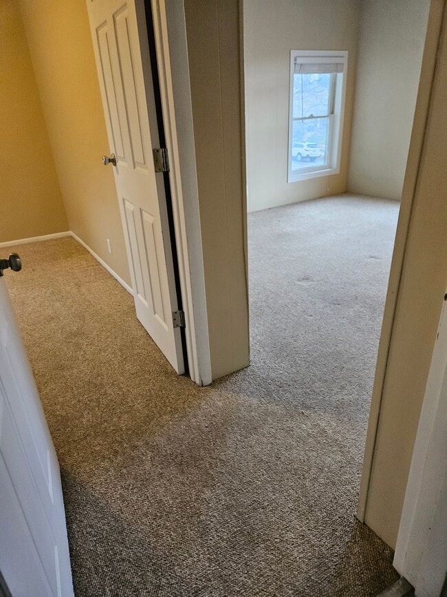 Photo - Top Floor Renovated 1 Bed/1 Bath Apartment in Victorian 4-Plex Unidad 01