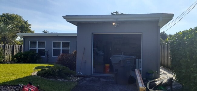 garage - 3345 Hayes St