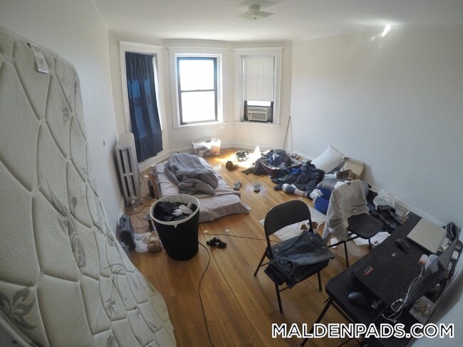 Building Photo - 17-19-19 Washington St S